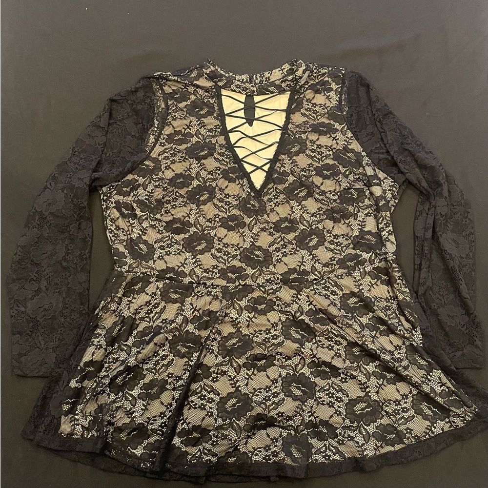 TORRID LONG SLEEVE LACE LATTICE PEPLUM TOP SZ 3